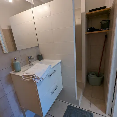 Nido : Au Calme En Ville, Sans Vis A Vis Et Climatise Apartment