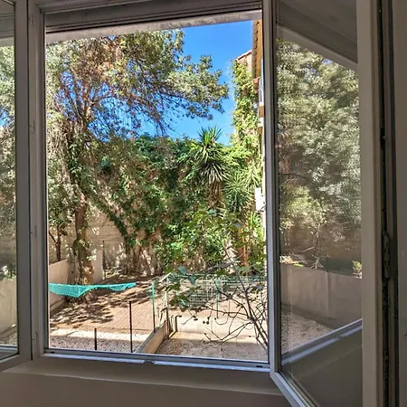 Nido : Au Calme En Ville, Sans Vis A Vis Et Climatise Apartment